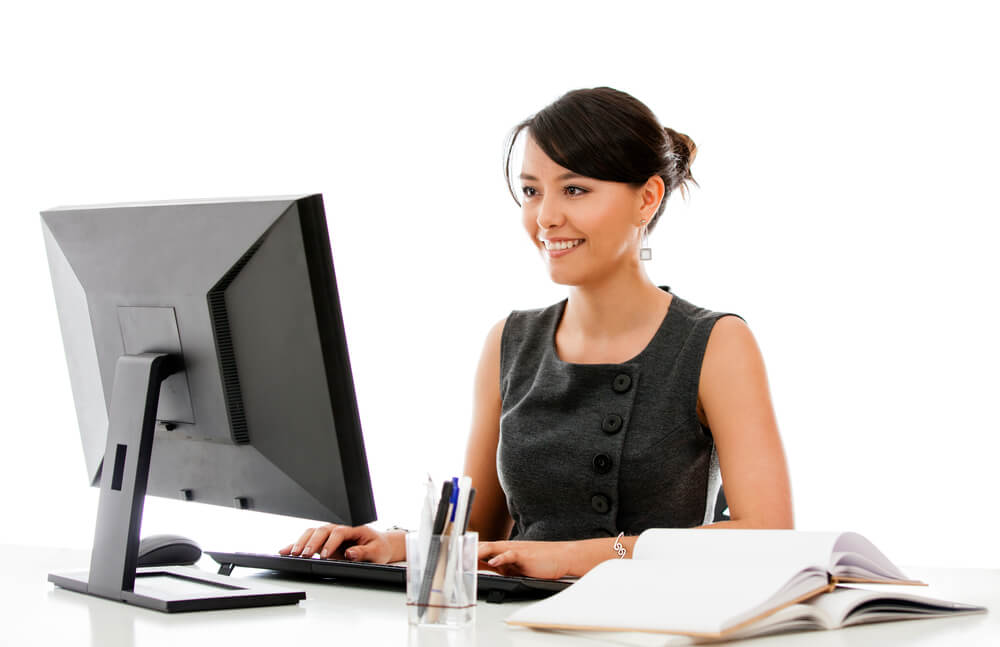 Businesswoman at the office working on a computer - isolated_seo-opt