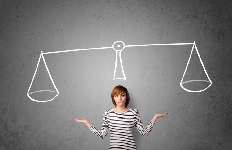 Pretty young lady taking a decision with scale above her head_seo-opt-1
