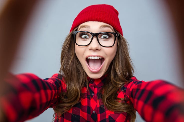 Portrait of a cheerful woman making selfie photo over gray background_seo-opt
