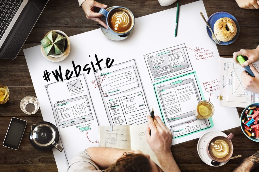 Website erstellen: Was ist UX Design? Und was ist UI Design?_shutterstock_©-Rawpixel.com_2356x1573px_628335110_komprimiert